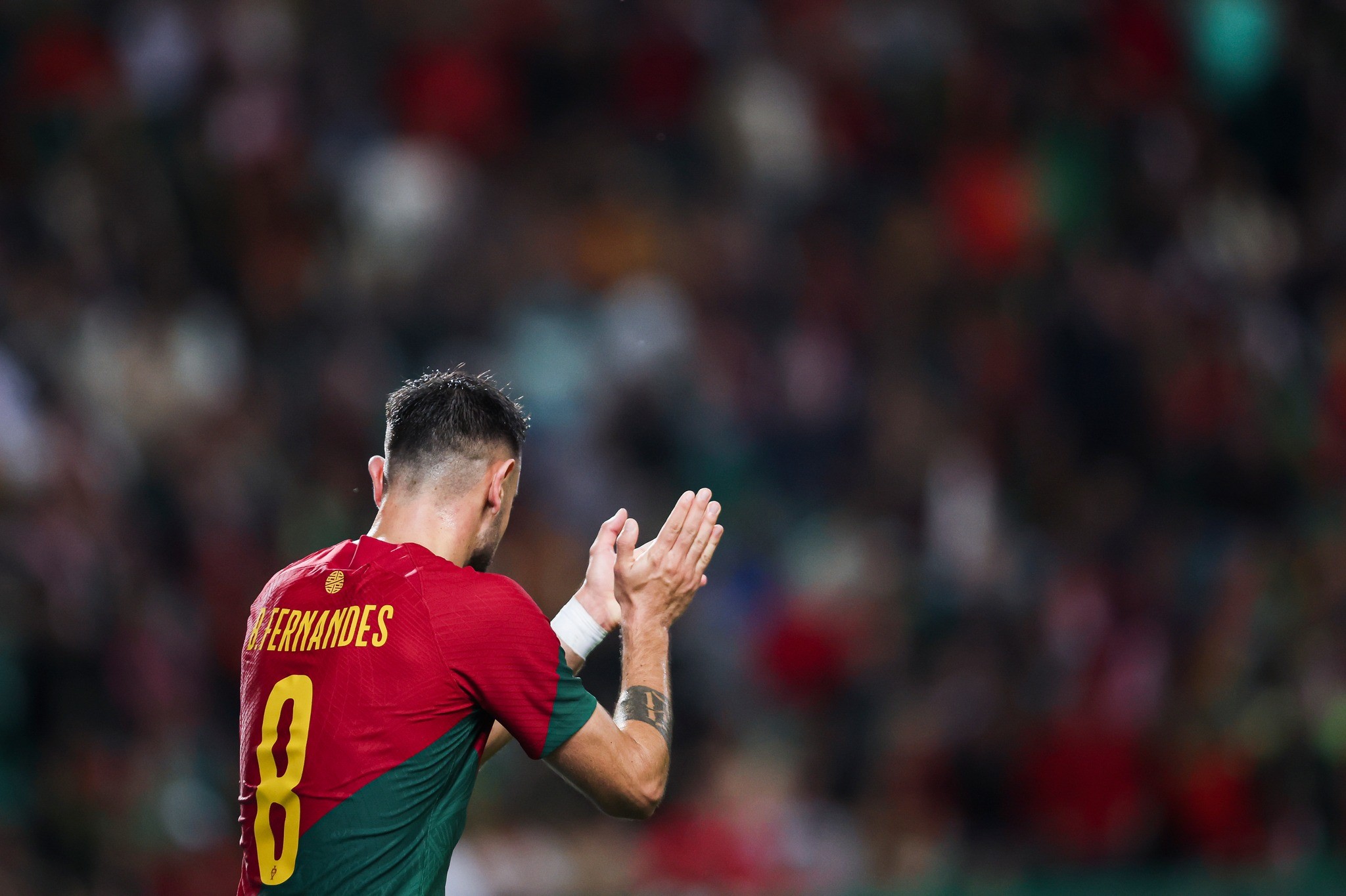 Fernandes bùng cháy với cú đúp, Bồ Đào Nha thắng đậm dù không có Ronaldo - Bóng Đá