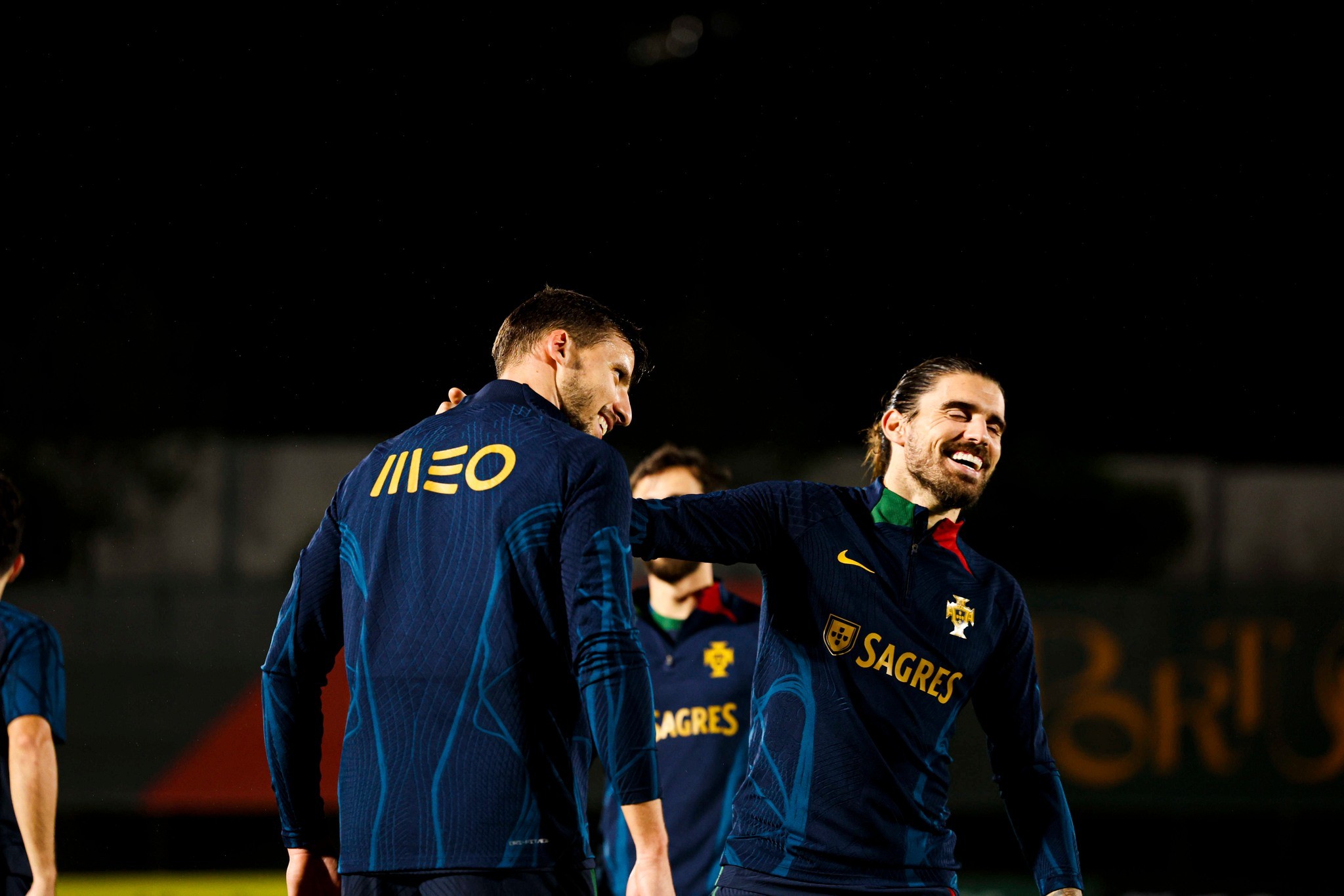 Ronaldo gặp sự cố, sân tập Bồ Đào Nha rộn ràng - Bóng Đá