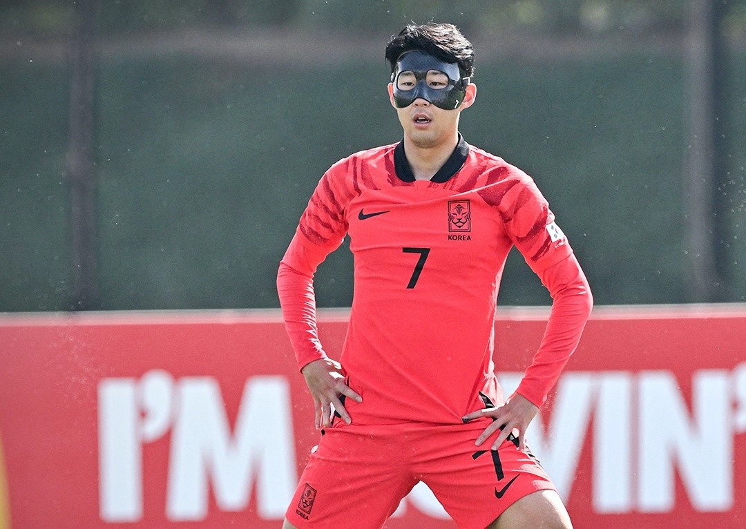 Diện mạo khác lạ của Son Heung-min - Bóng Đá