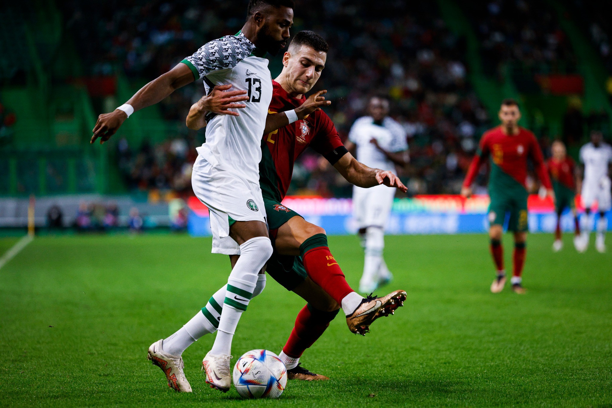 Fernandes bùng cháy với cú đúp, Bồ Đào Nha thắng đậm dù không có Ronaldo - Bóng Đá