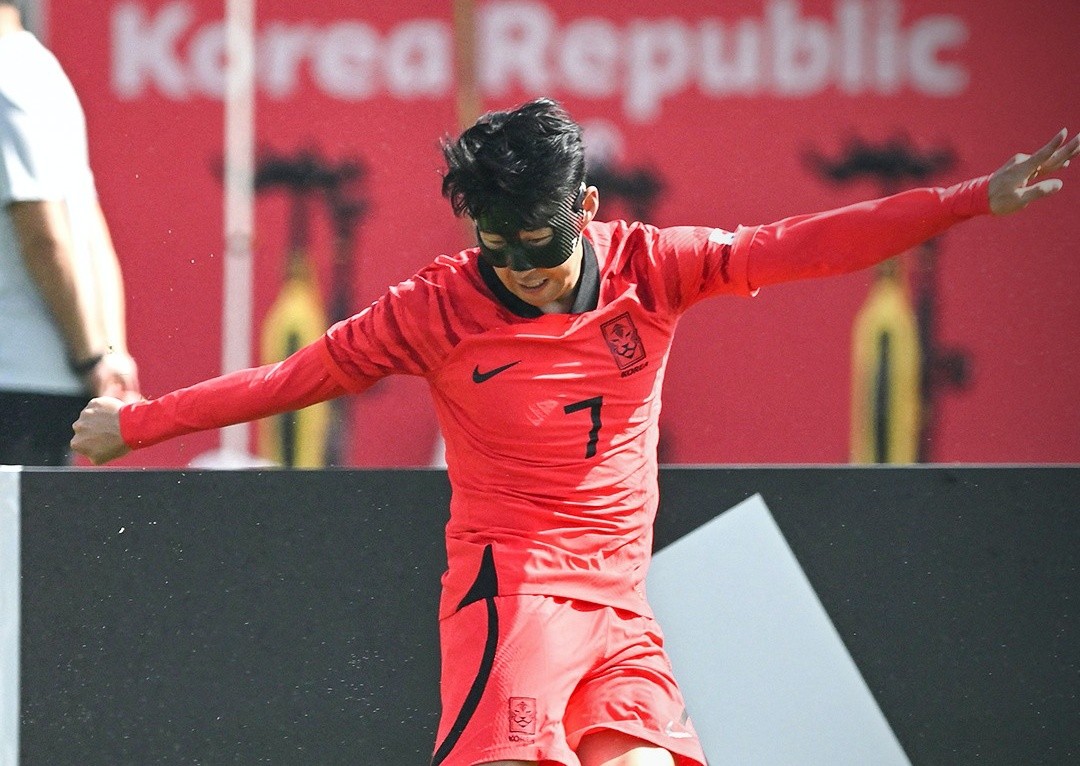 Diện mạo khác lạ của Son Heung-min - Bóng Đá