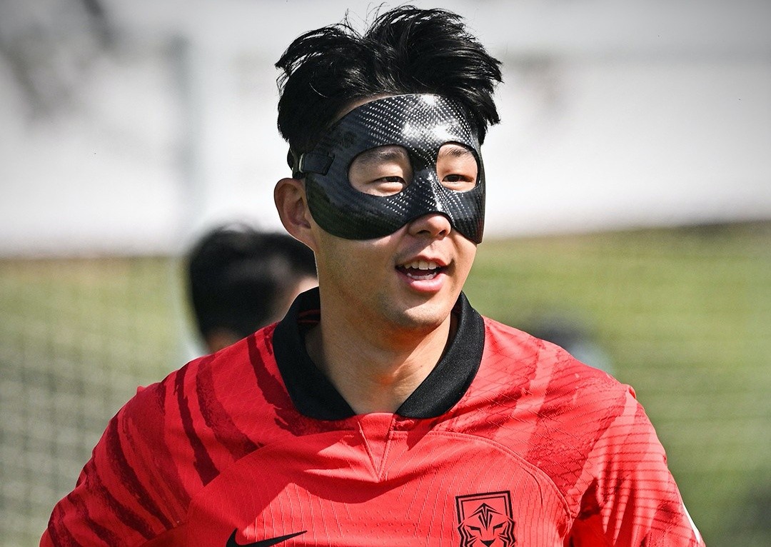 Diện mạo khác lạ của Son Heung-min - Bóng Đá