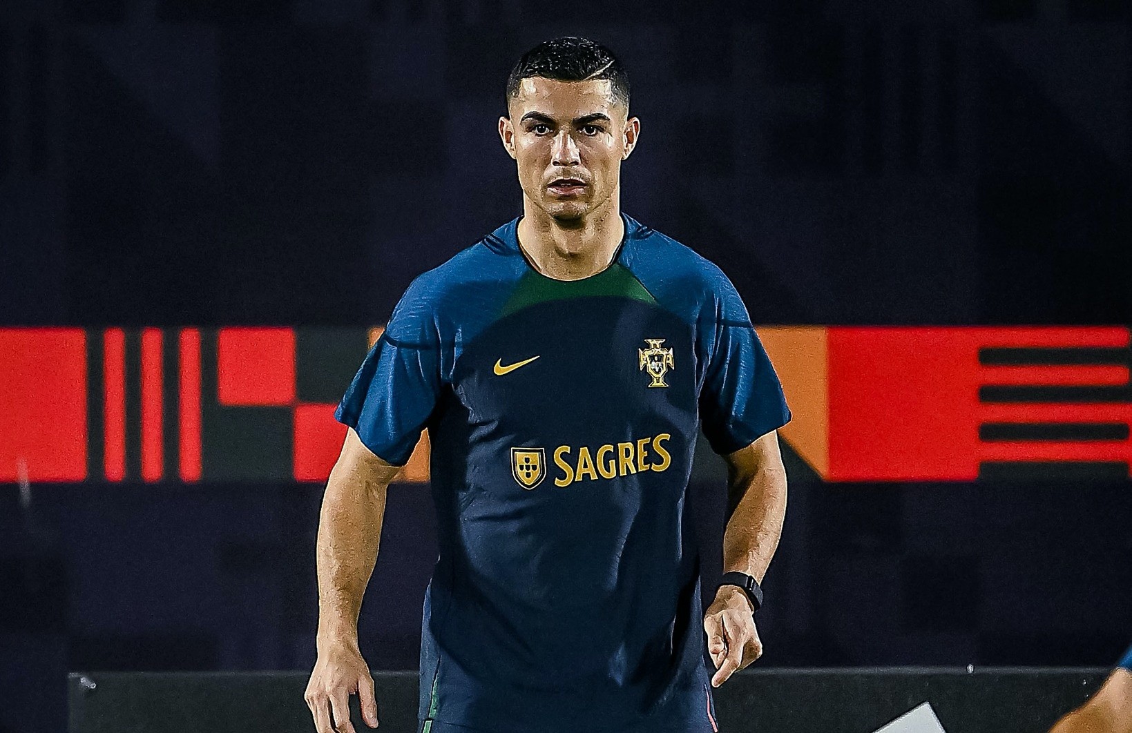 Thái độ của Ronaldo trên sân tập sau động thái đầu tiên từ M.U - Bóng Đá