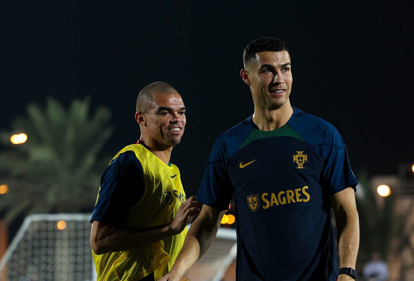 Thái độ của Ronaldo trên sân tập sau động thái đầu tiên từ M.U - Bóng Đá