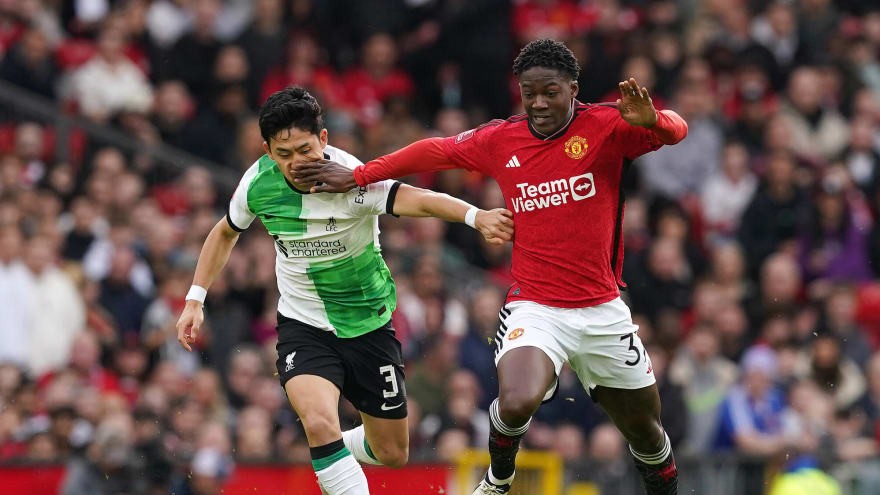 Mainoo quá khét, cùng lúc loại bỏ 2 cầu thủ Liverpool  - Bóng Đá