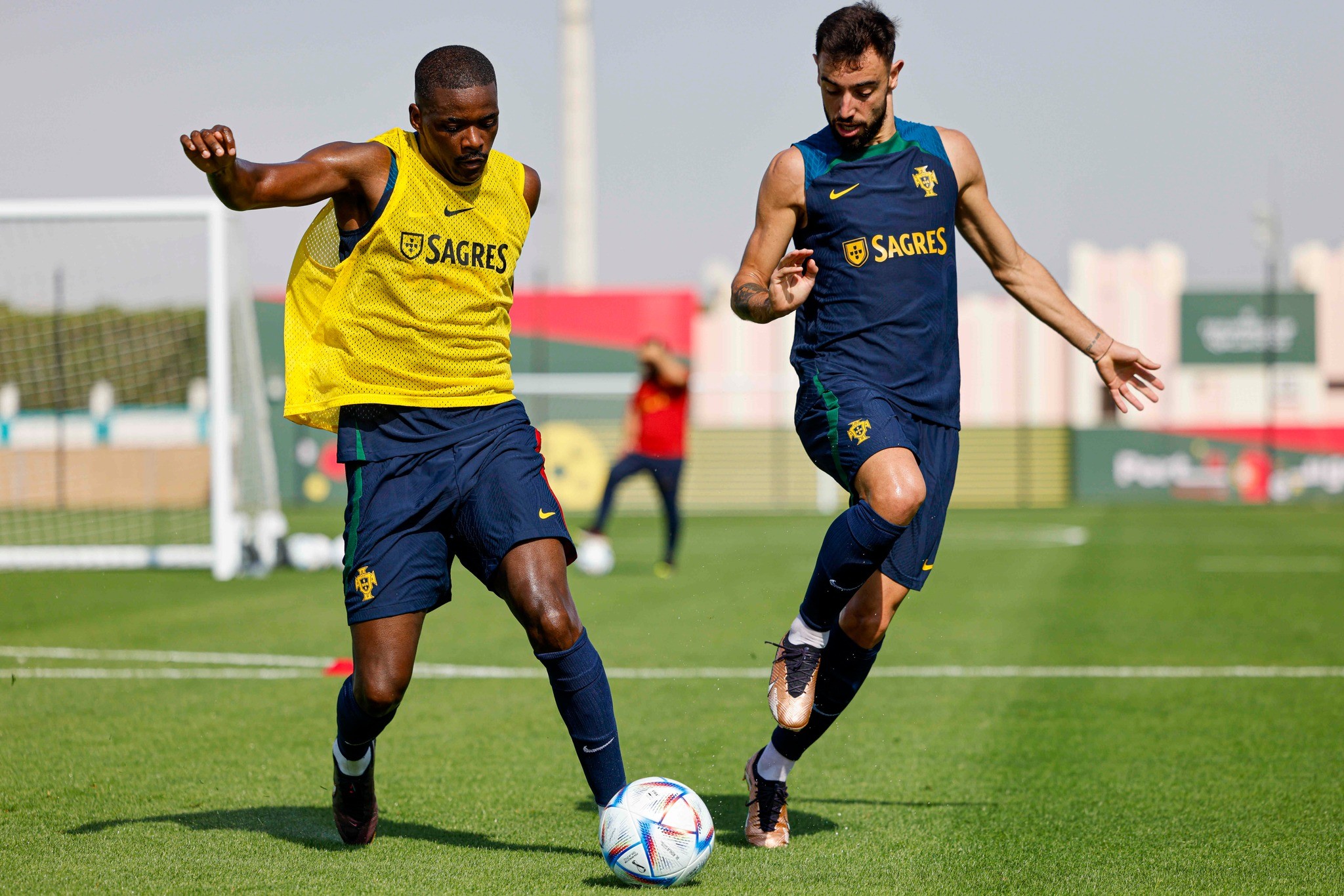 Bruno Fernandes gây chú ý trên sân tập Bồ Đào Nha - Bóng Đá
