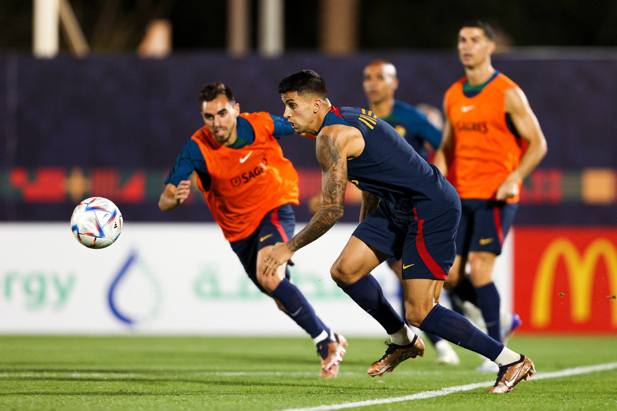 Thái độ của Ronaldo trước nguy cơ dự bị 2 trận liền - Bóng Đá