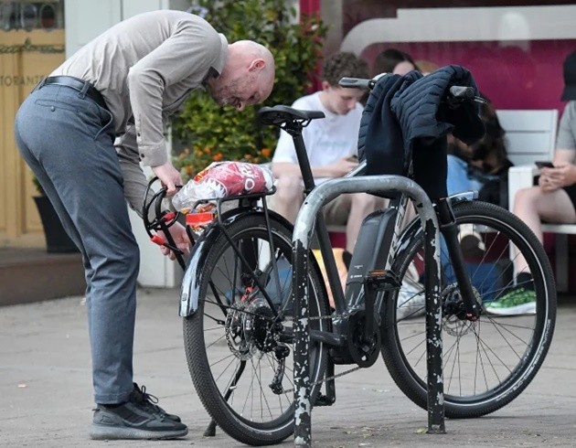 Ten Hag và Bruno gây chú ý - Bóng Đá