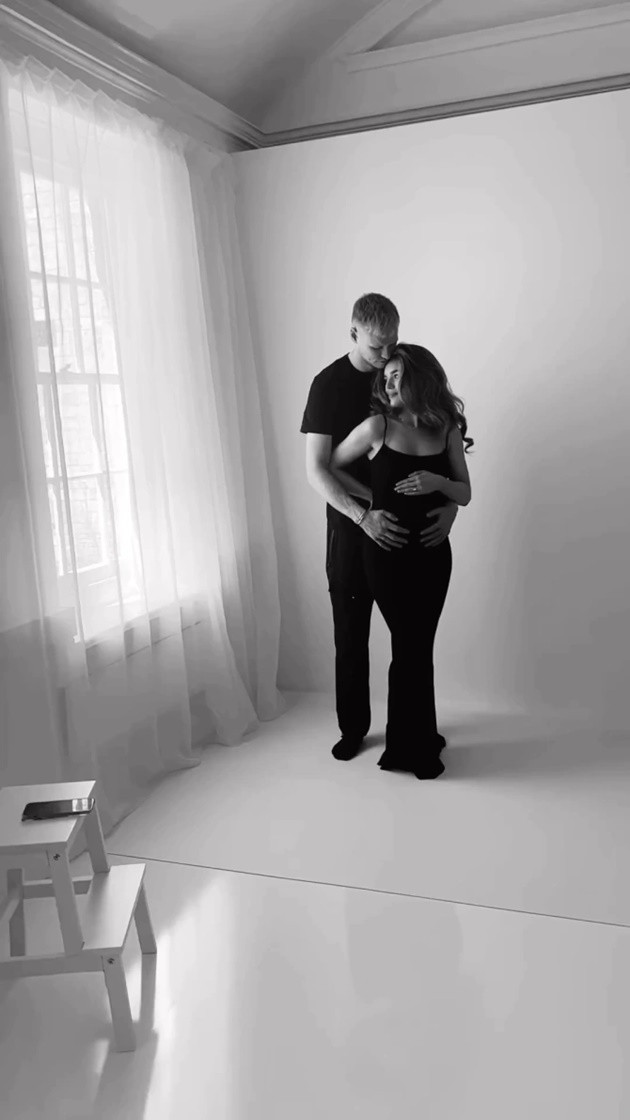 Aaron Ramsdale and stunning fiancee Georgina expecting first child as Arsenal star shares emotional video - Bóng Đá