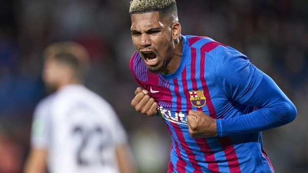 Man United in pole position to beat Chelsea to €30million transfer, Rangnick’s a big fan (Ronald Araujo) - Bóng Đá