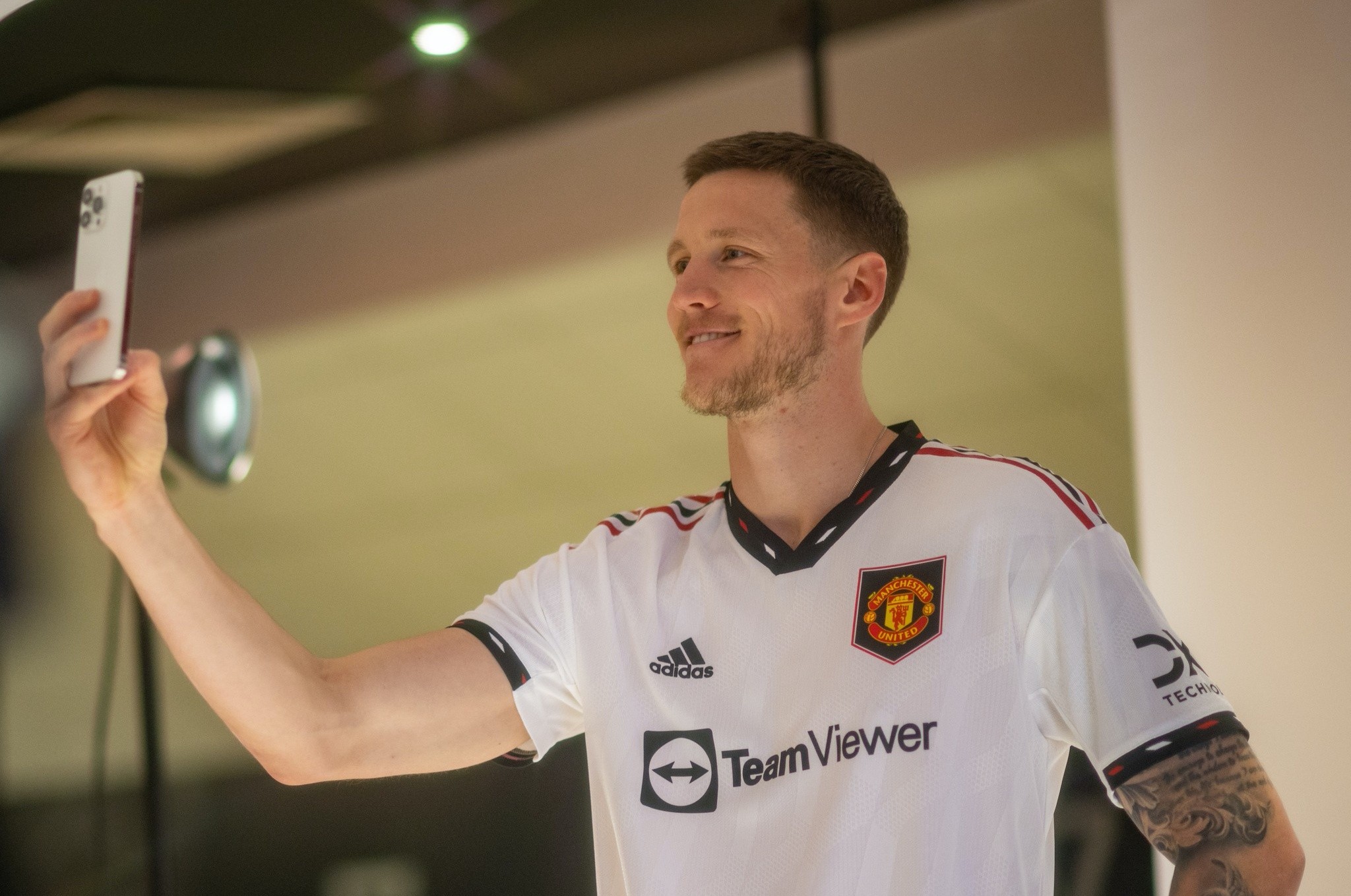 Lần đầu của Wout Weghorst tại Old Trafford - Bóng Đá