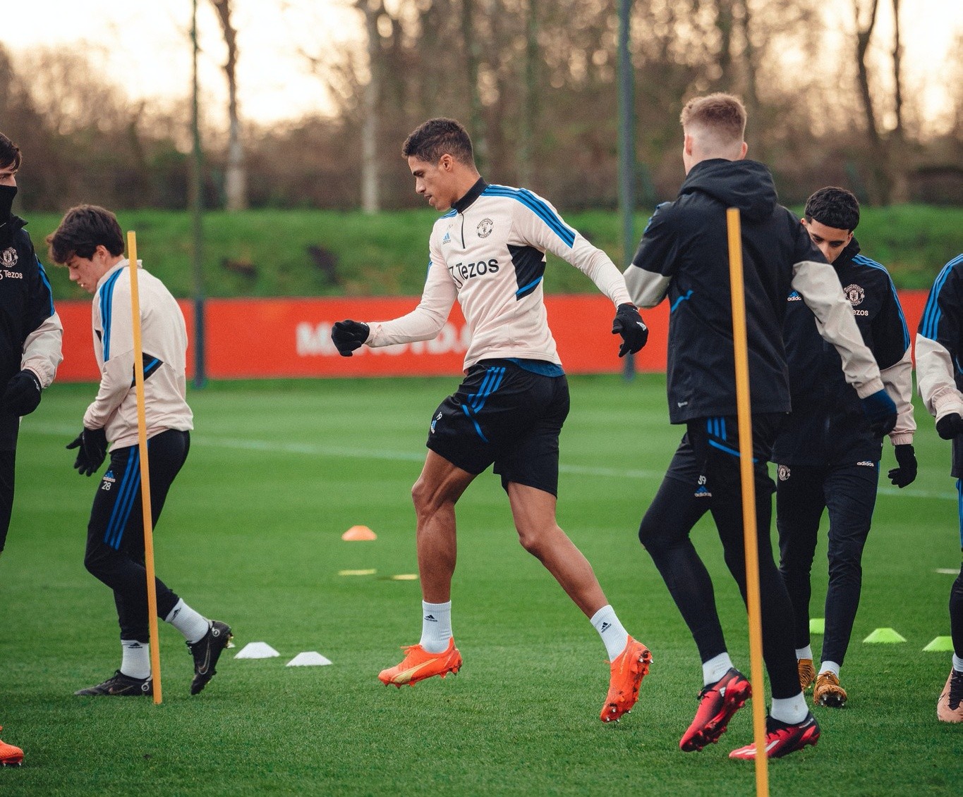 Tân binh M.U xuất hiện trong buổi tập trước đại chiến Man City - Bóng Đá