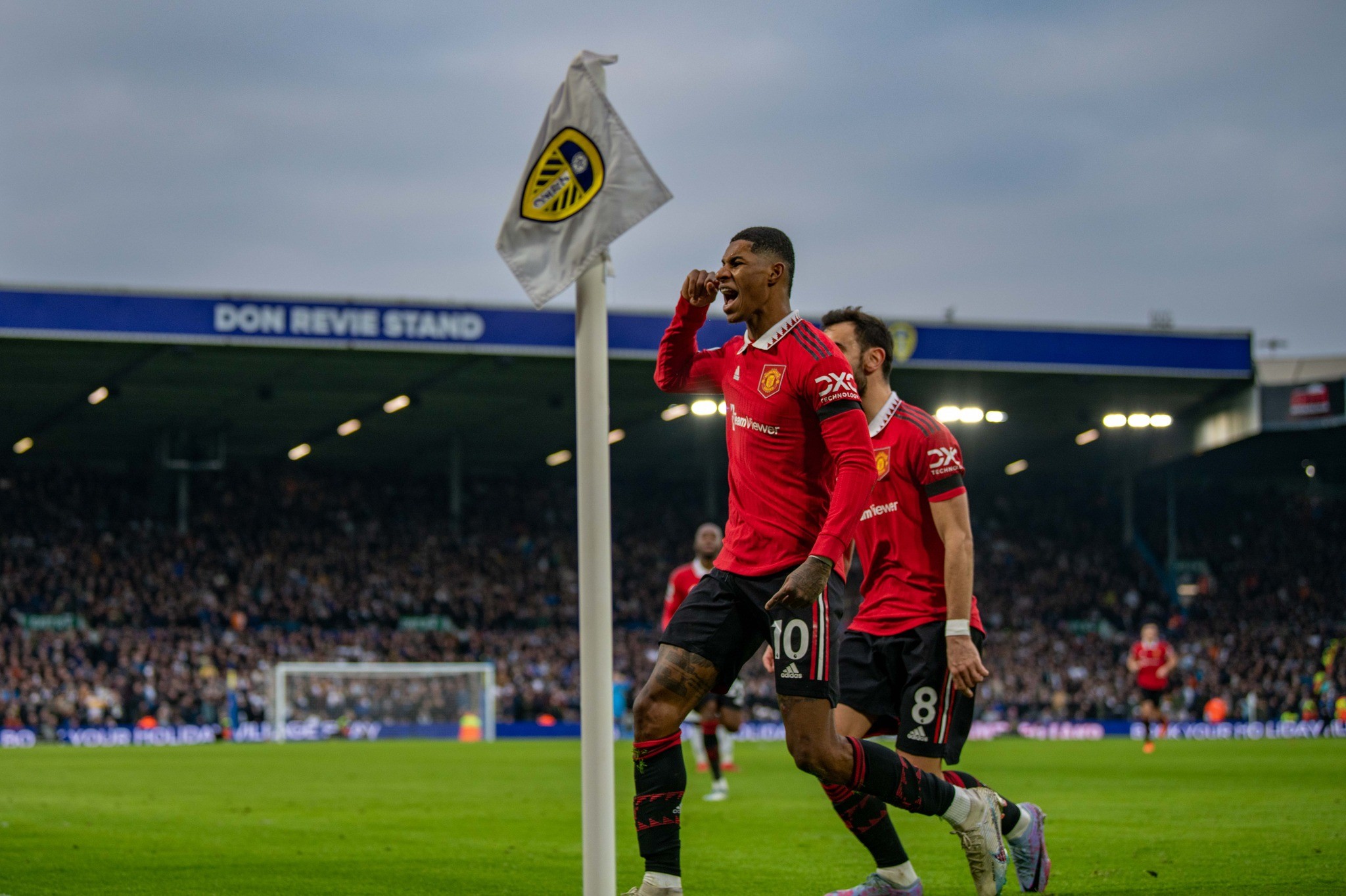 Leeds condemn ‘historic tragedies’ chants vs Man Utd after ‘completely unacceptable’ from supporters at Elland Road - Bóng Đá