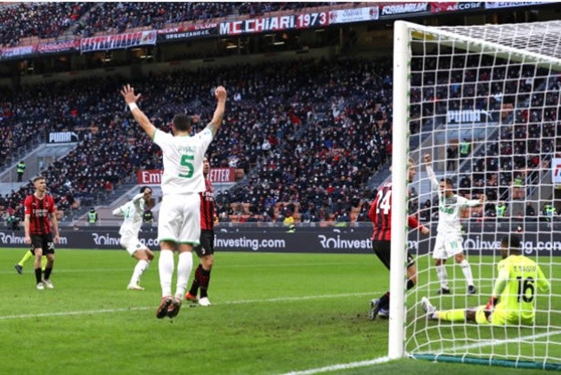  Bukayo Saka (10G 10A) is the first Arsenal player in double figures for both goals & assists in a Premier League  - Bóng Đá
