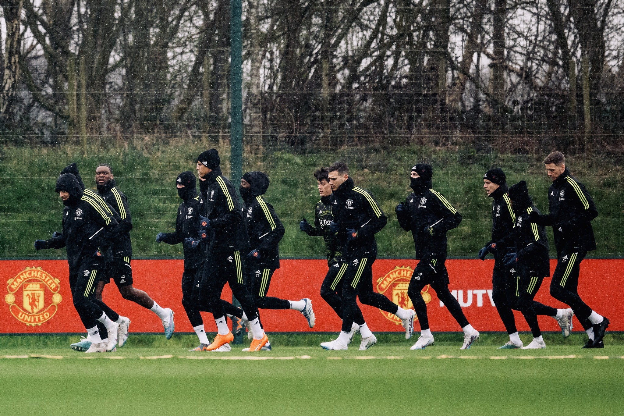 Cơn ác mộng số 9 trở lại, sân tập Man Utd yên ắng lạ thường - Bóng Đá