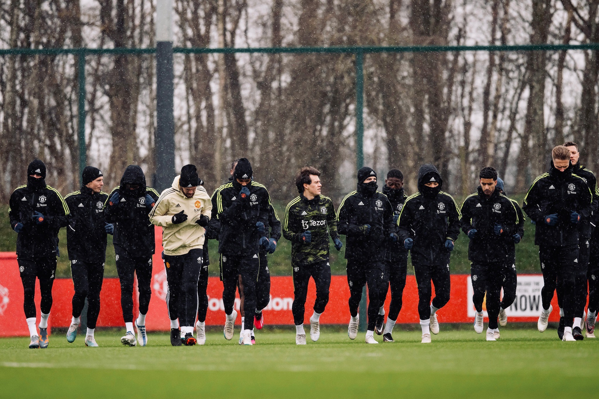 Cơn ác mộng số 9 trở lại, sân tập Man Utd yên ắng lạ thường - Bóng Đá