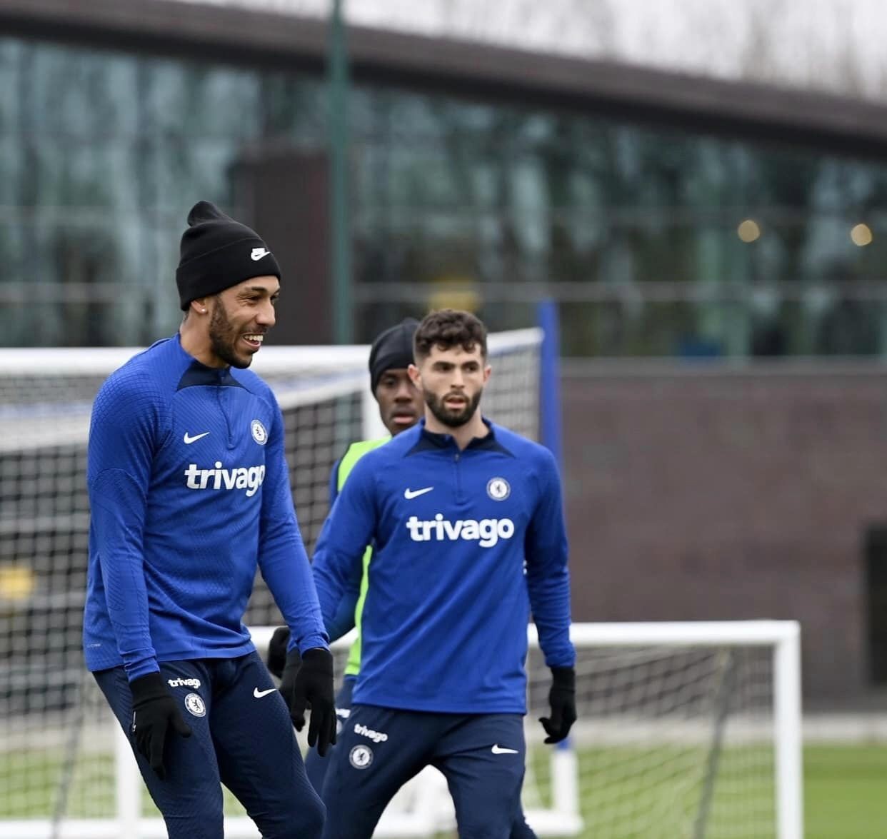 Không còn nhận ra Mount, sân tập Chelsea rộn ràng trở lại - Bóng Đá