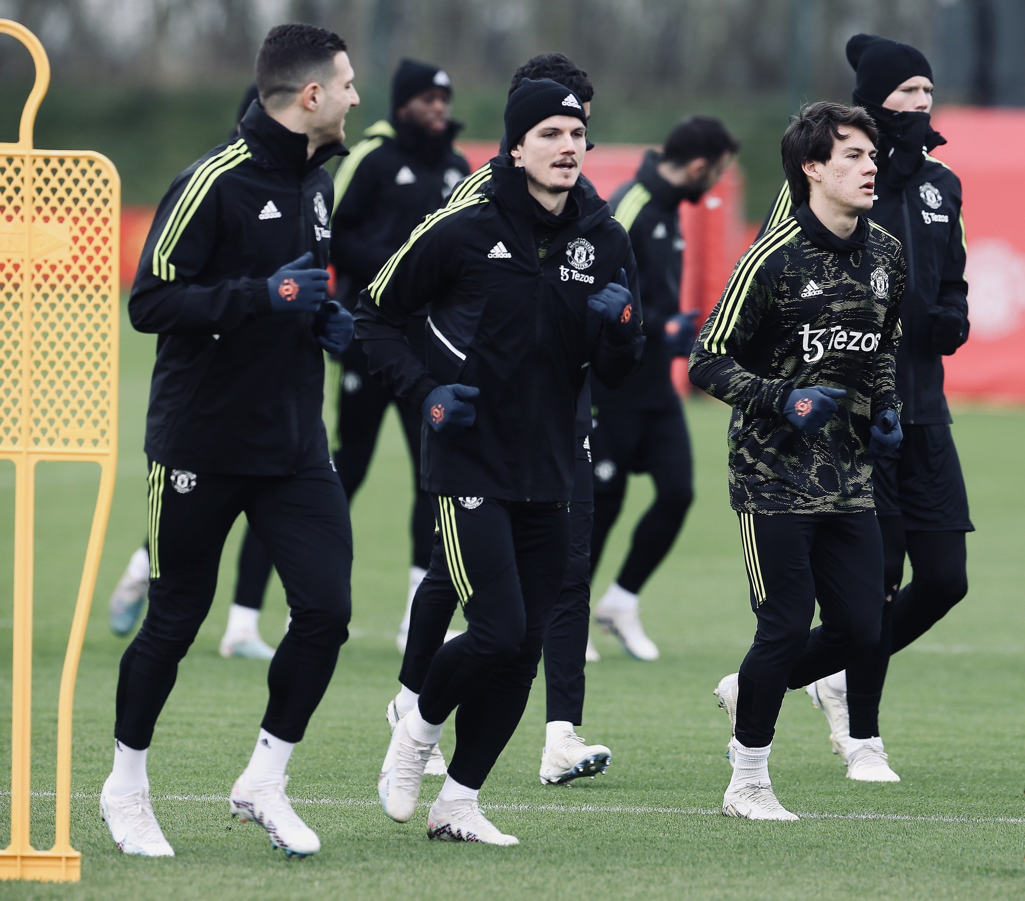 Bất ngờ Martial; Thái độ trái ngược của Casemiro trên sân tập Man Utd - Bóng Đá