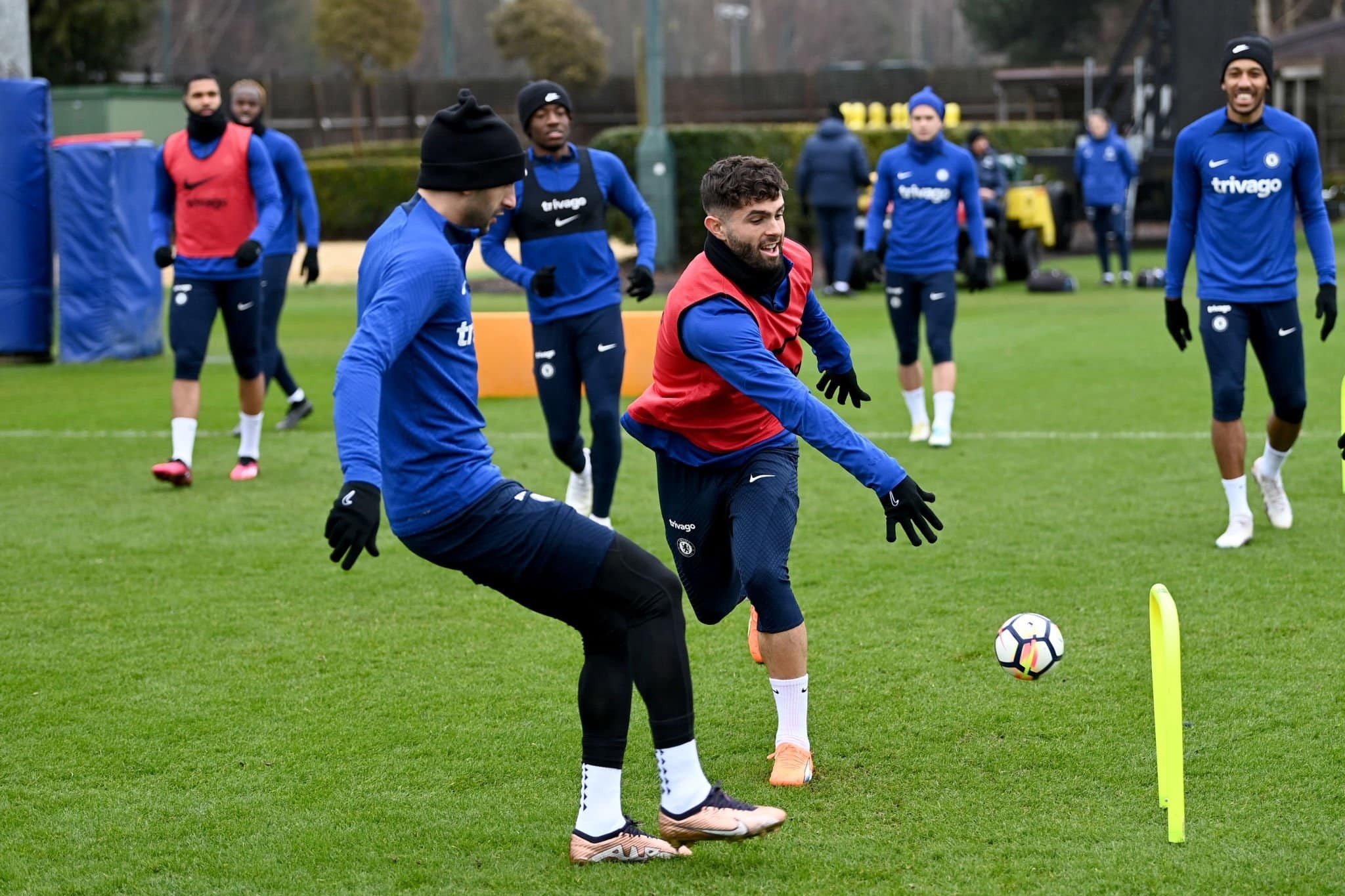 Không còn nhận ra Mount, sân tập Chelsea rộn ràng trở lại - Bóng Đá