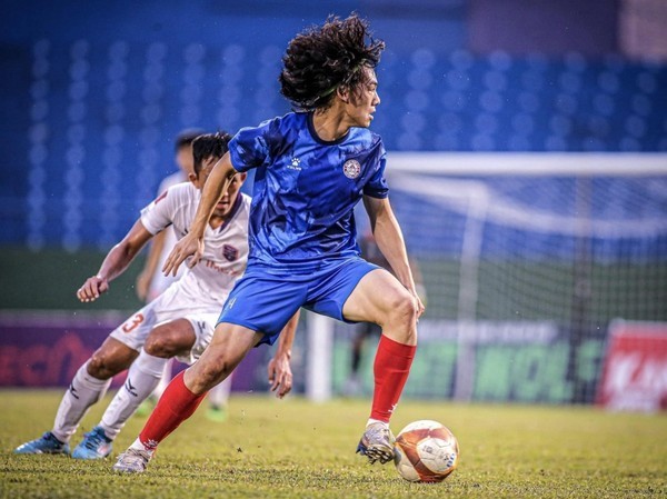 Cầu thủ Việt kiều lò Barcelona gia nhập đội V-League; Huỳnh Như hành động đáng yêu với Ronaldo - Bóng Đá