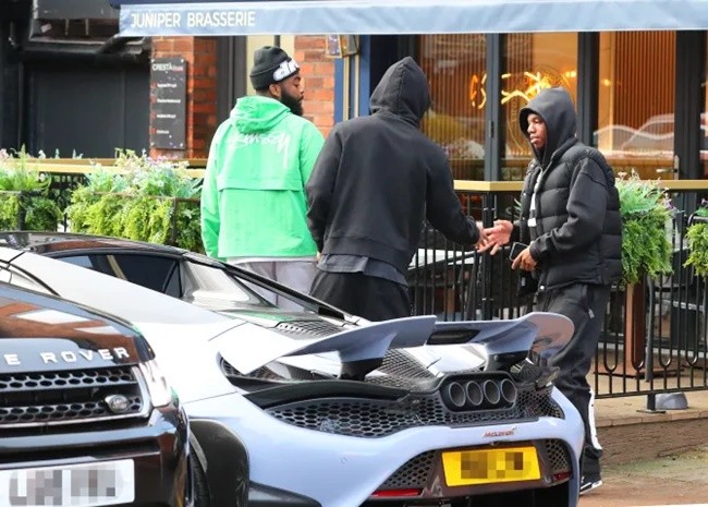 Marcus Rashford cops £60 parking ticket on McLaren - Bóng Đá