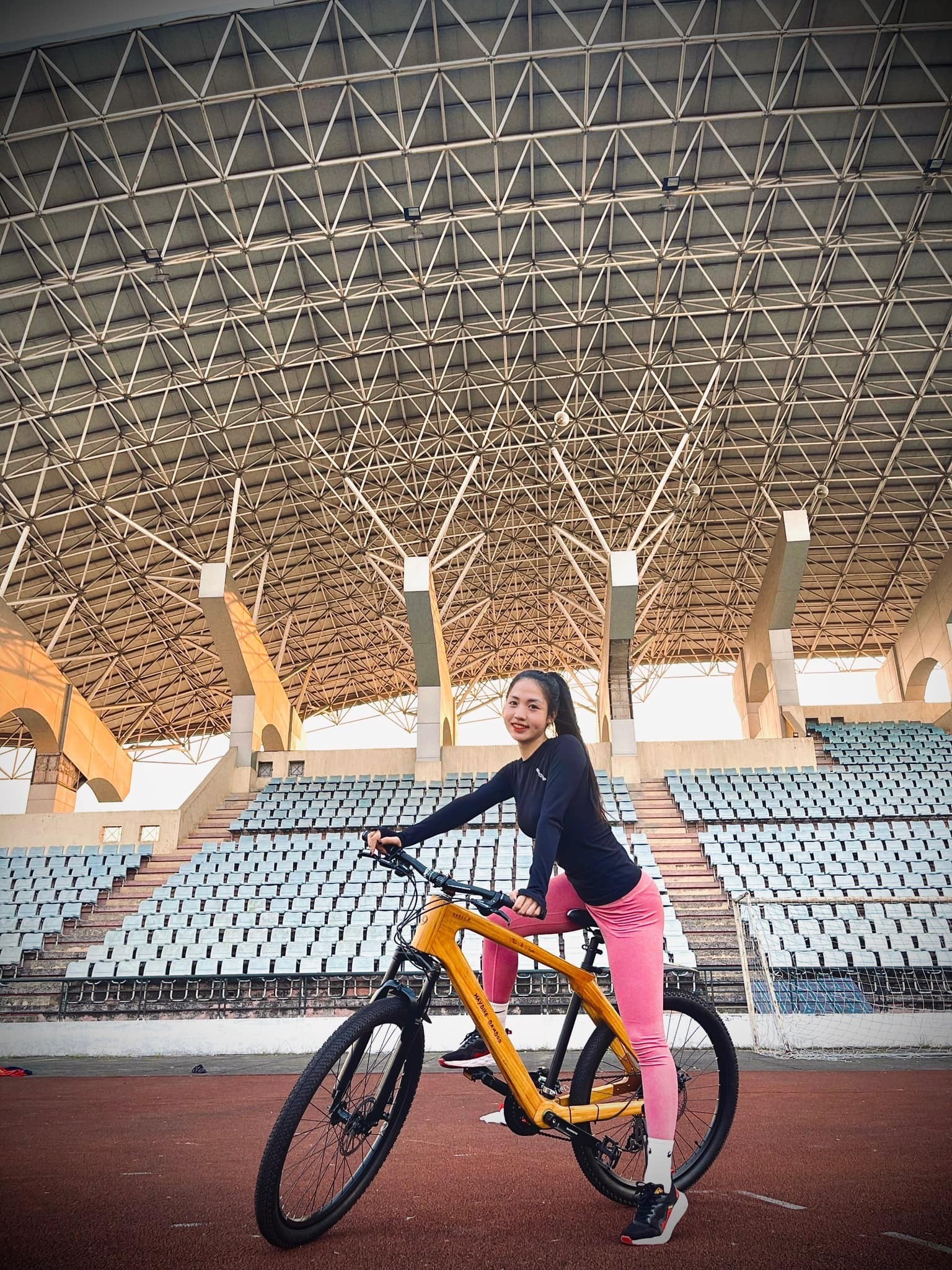 Nữ trung vệ tuyển Việt Nam diện đồ gym gây thương nhớ - Bóng Đá
