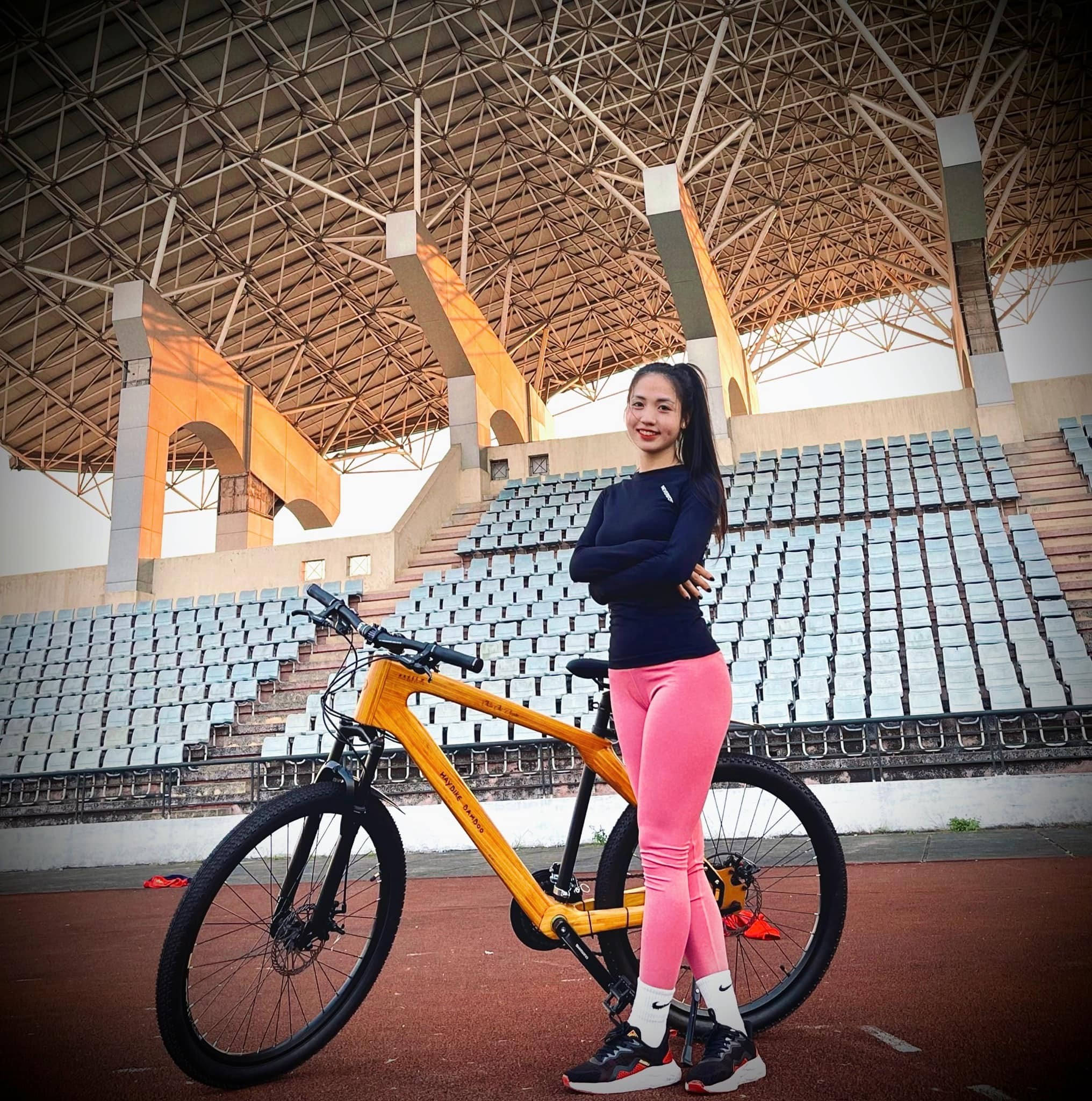 Nữ trung vệ tuyển Việt Nam diện đồ gym gây thương nhớ - Bóng Đá