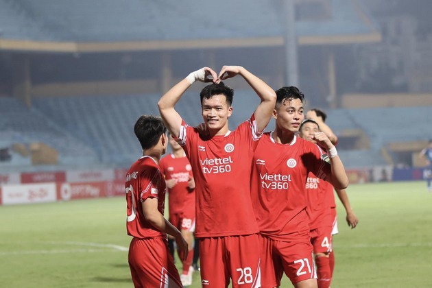 Yêu sách của ông Troussier và tia sáng tại V-League - Bóng Đá