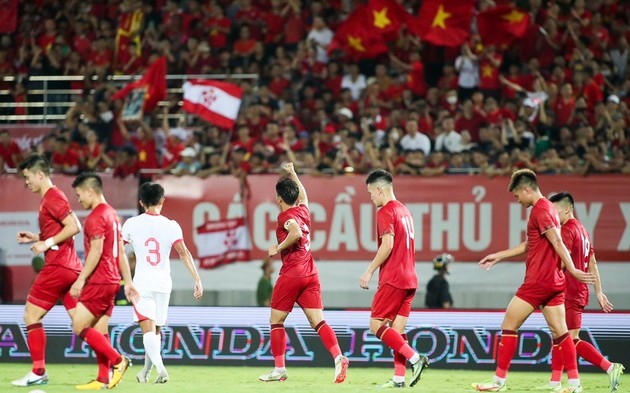 ‘Bẫy việt vị’ của HLV Troussier? - Bóng Đá