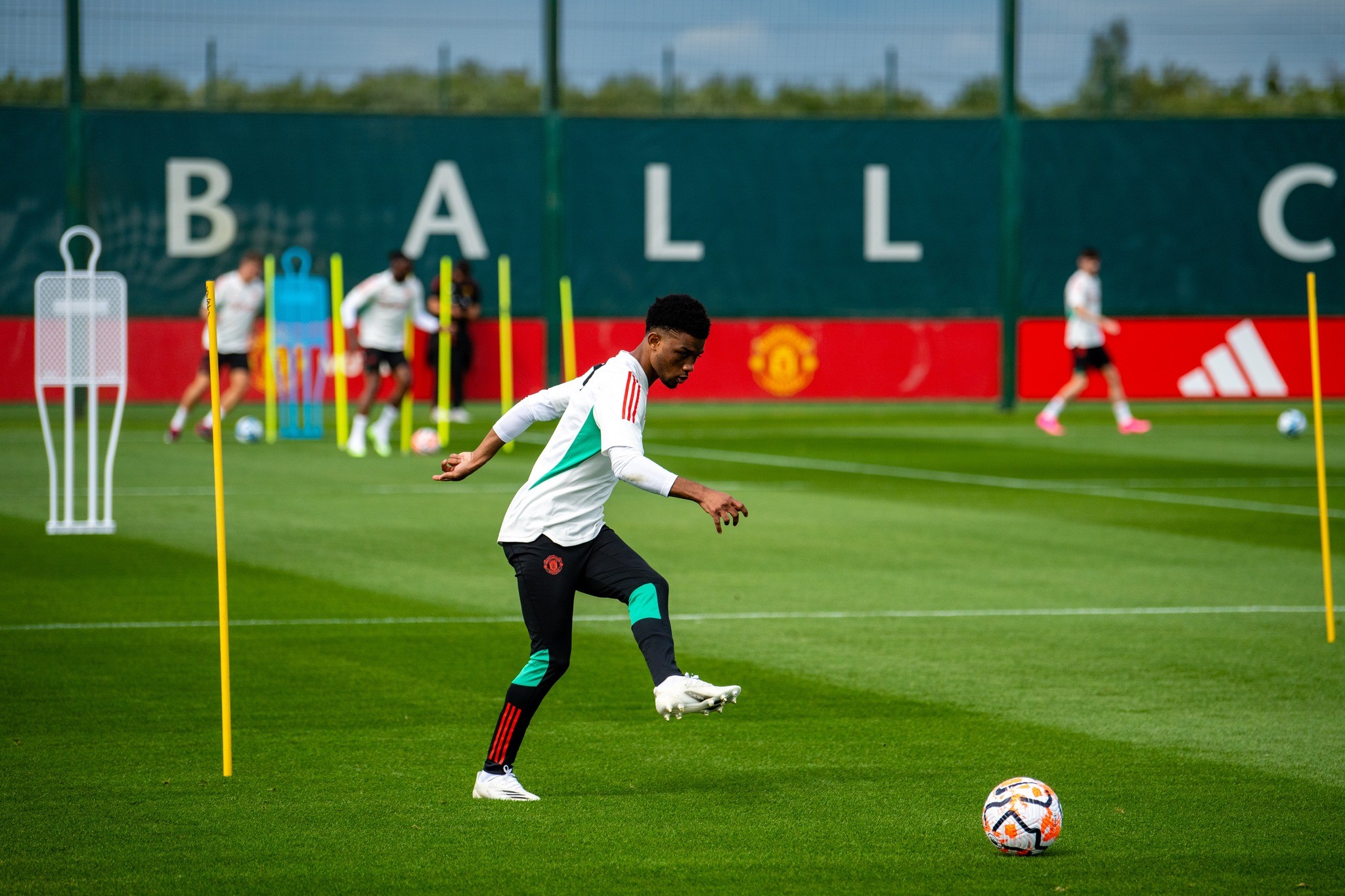 Mount có buổi tập đầu ở Man Utd, lộ thái độ Martinez - Bóng Đá