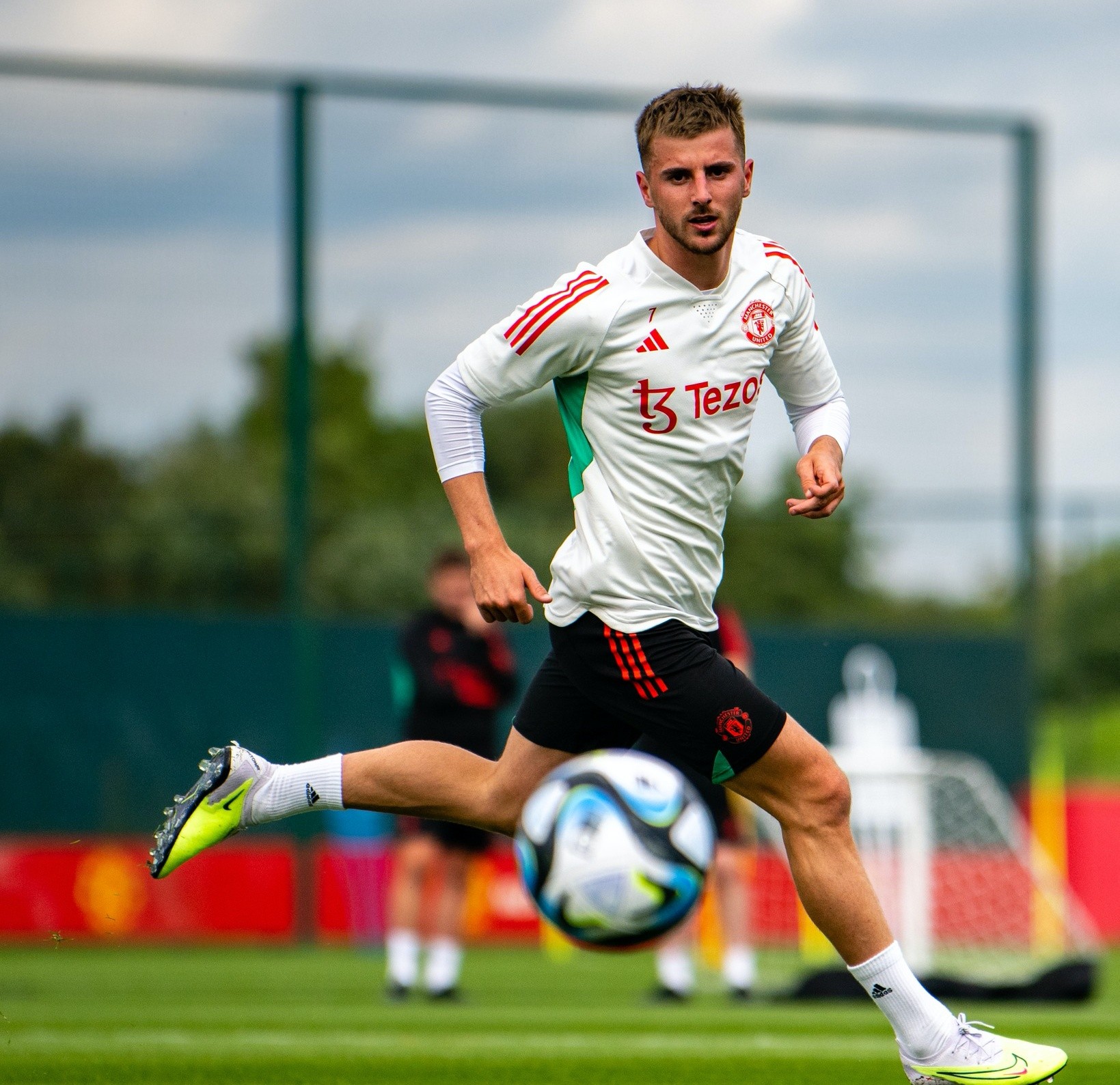 Mount có buổi tập đầu ở Man Utd, lộ thái độ Martinez - Bóng Đá