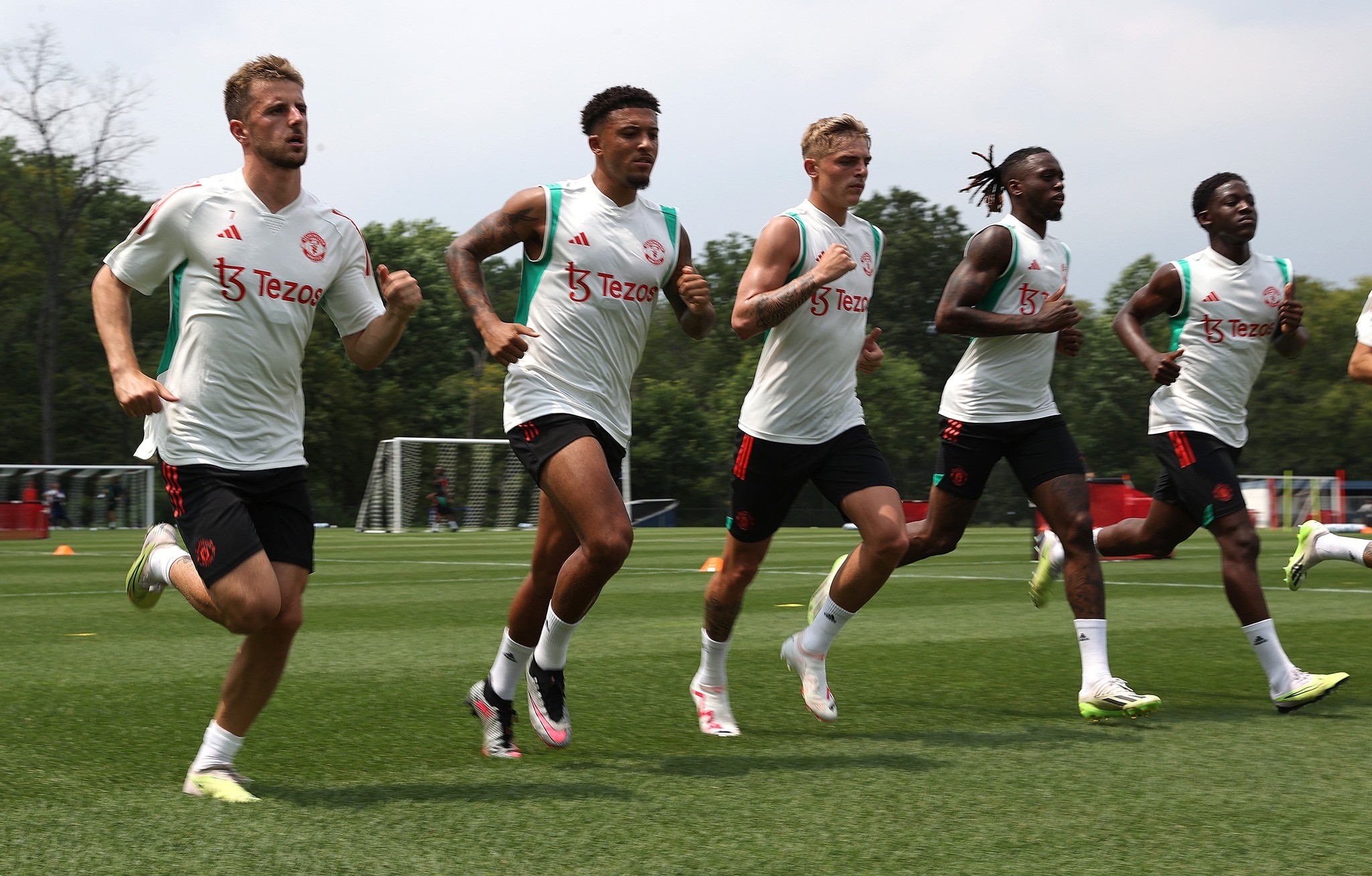 Antony khiến đồng đội trầm trồ trên sân tập; Cạ cứng theo sát Mason Mount - Bóng Đá