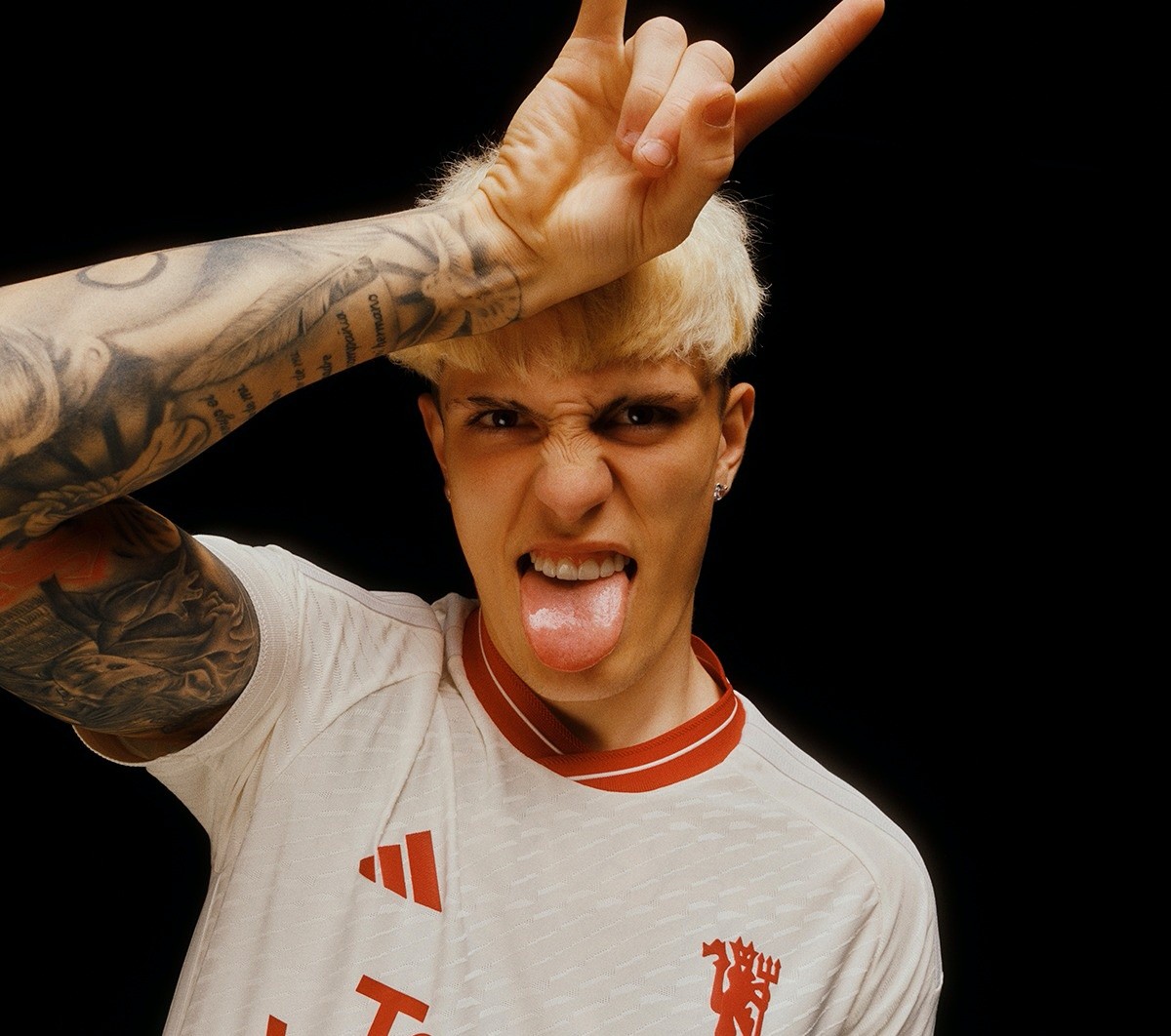 Man Utd bố áo đấu thứ 3 cực chất; Bất ngờ với Fred - Bóng Đá