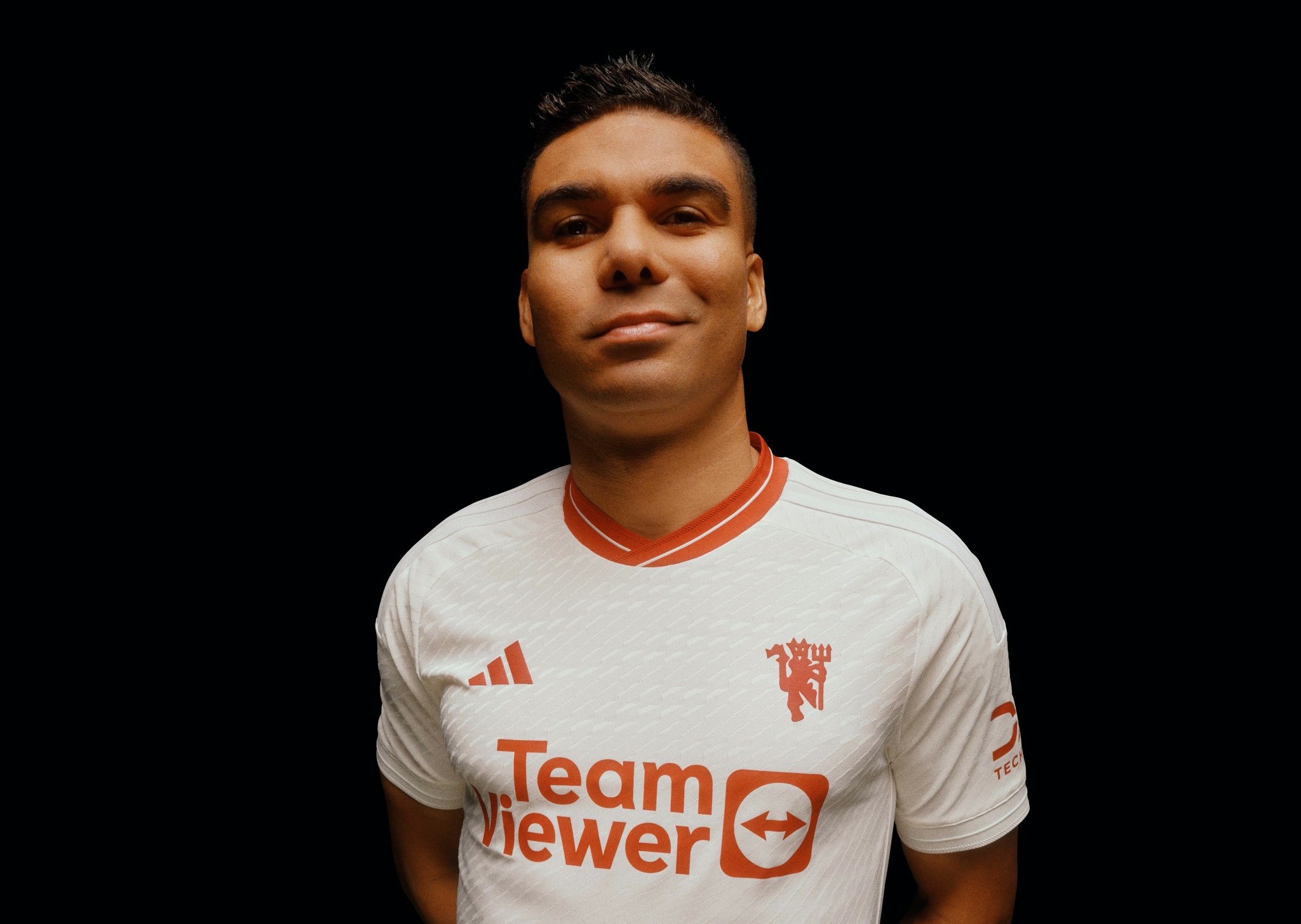 Man Utd bố áo đấu thứ 3 cực chất; Bất ngờ với Fred - Bóng Đá