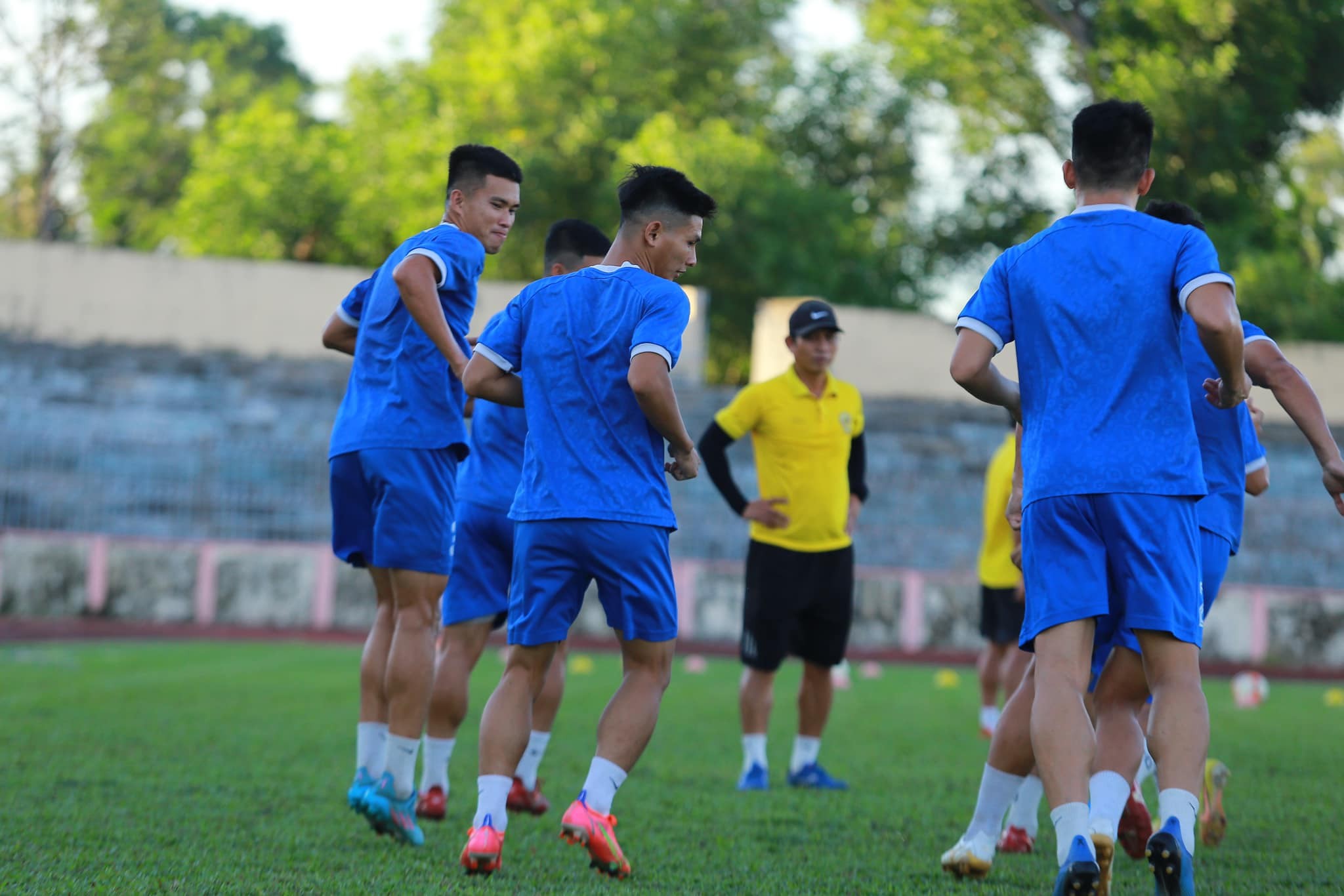 Nhà nghèo, HLV V-League nói lời đau lòng về thị trường chuyển nhượng - Bóng Đá