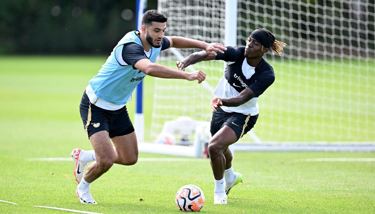 Viện binh tái xuất; Phản ứng cực cháy của Caicedo trên sân tập Chelsea - Bóng Đá