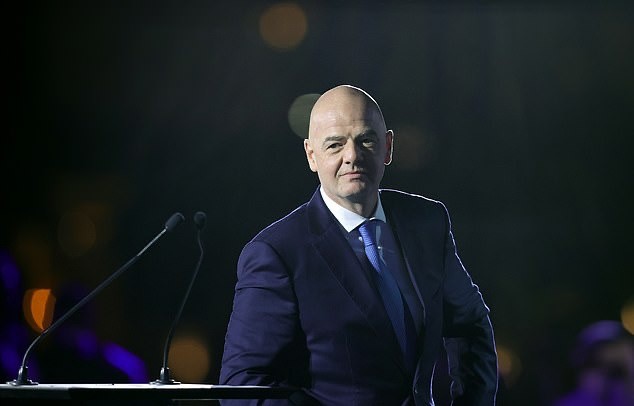 Georgina gây chú ý khi theo chân Ronaldo nhận giải thưởng danh giá - Bóng Đá