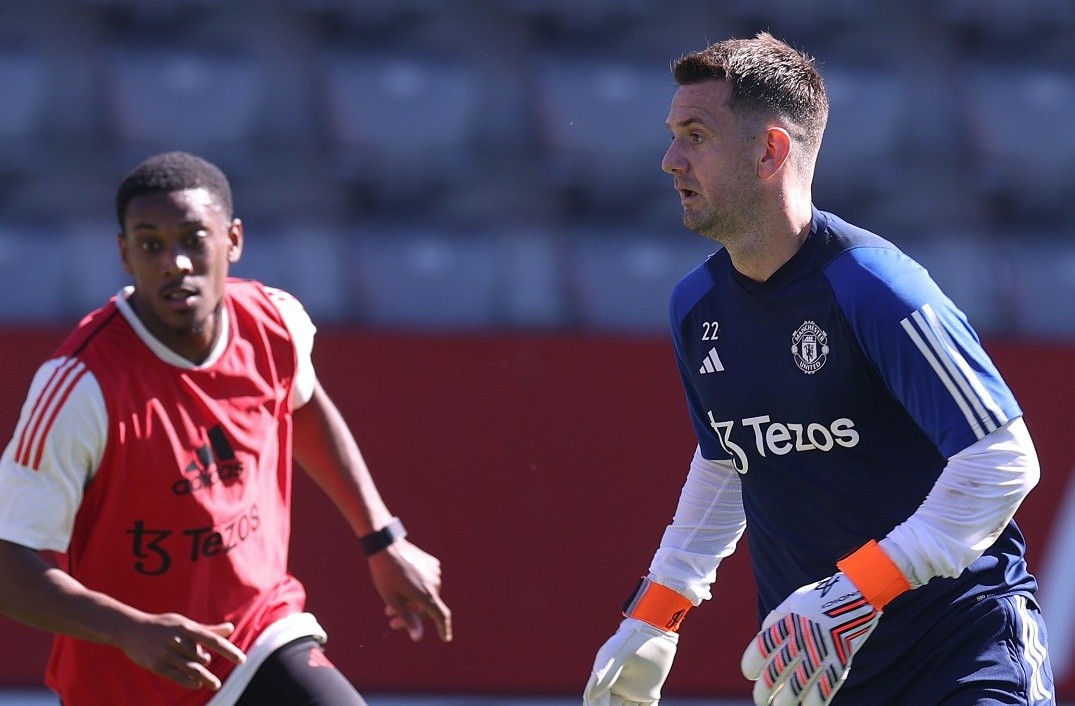 Chưa vội trở về Anh, Man Utd tổ chức buổi tập ngay tại Munich - Bóng Đá