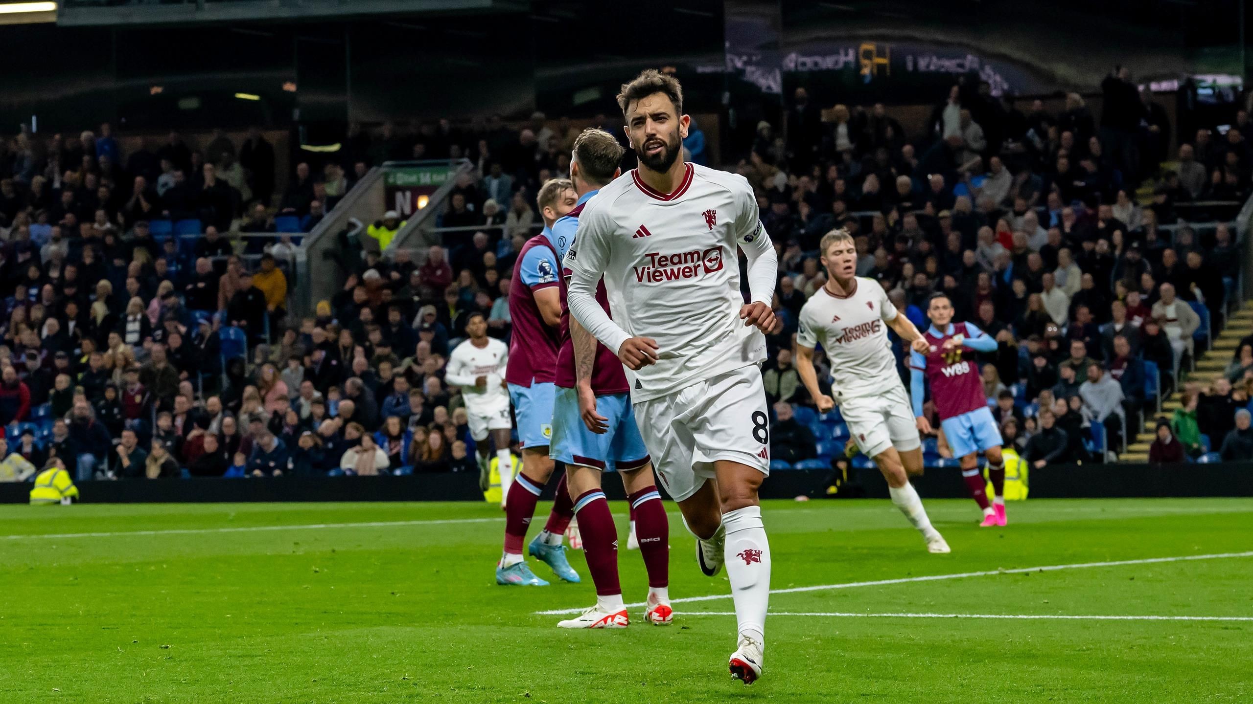 Hạ Burnley, Man Utd đã phát hiện ra sai lầm chuyển nhượng - Bóng Đá