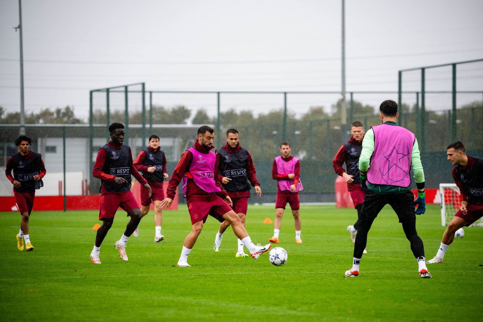 Phản ứng của dàn sao Man Utd trước cuộc đối đầu Bayern - Bóng Đá