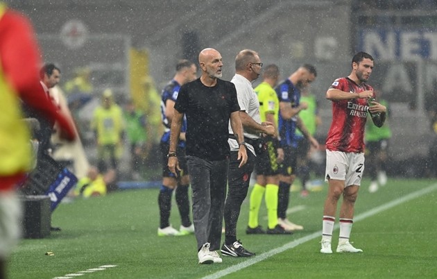 Kiềng 3 chân giúp HLV Pioli không bị AC Milan sa thải - Bóng Đá