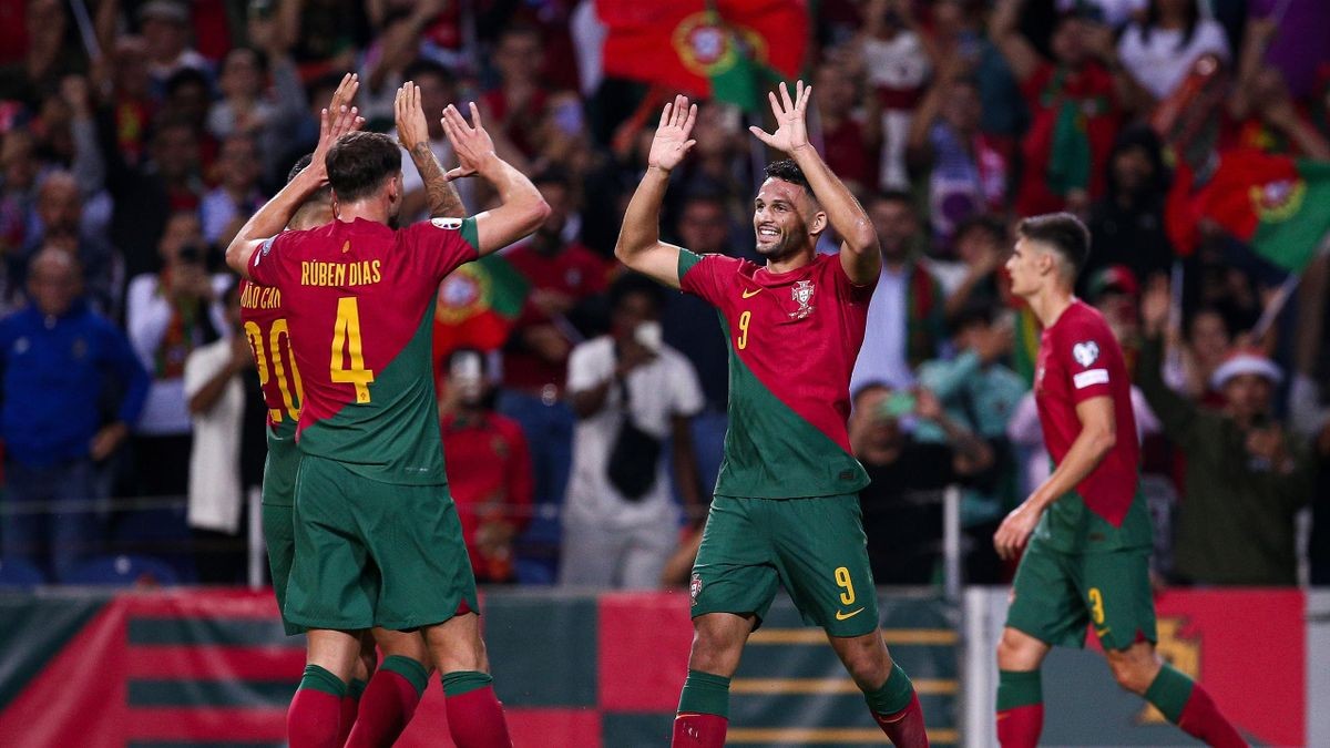 Ronaldo lập kỷ lục khủng, Bồ Đào Nha thắng tuyệt đối 7 trận - Bóng Đá