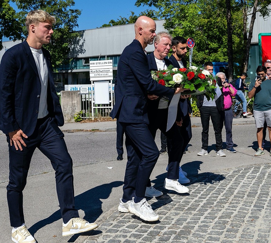 Chưa vội trở về Anh, Man Utd tổ chức buổi tập ngay tại Munich - Bóng Đá