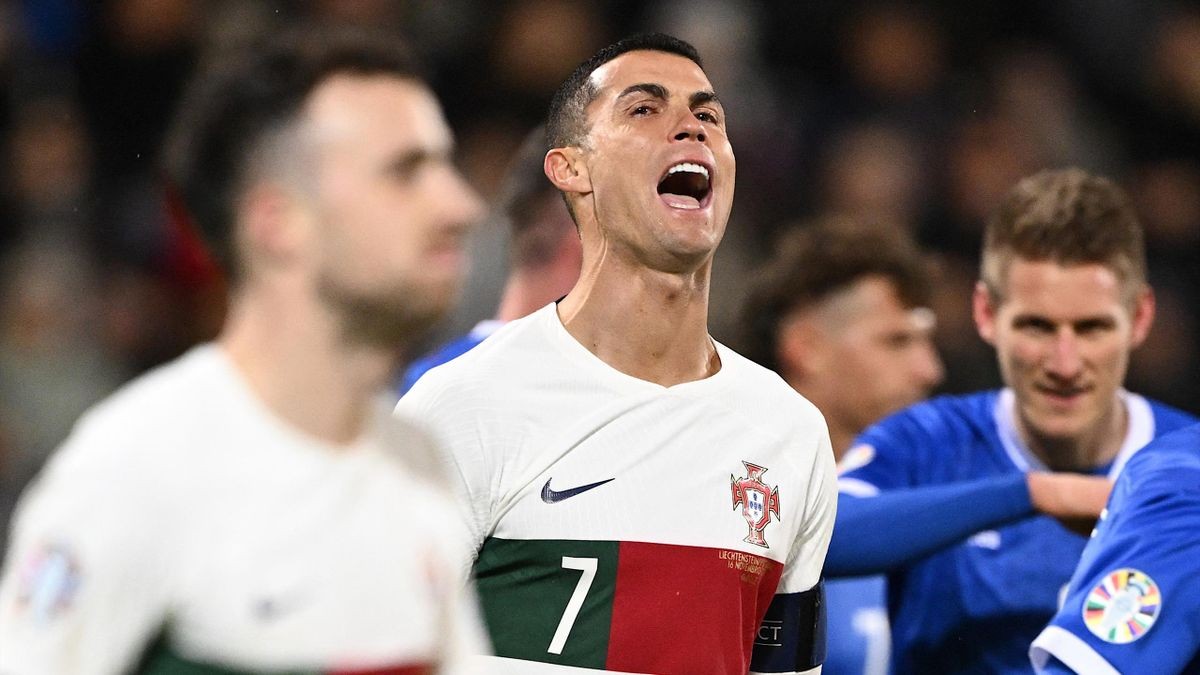 Ngả mũ trước Ronaldo - Bóng Đá