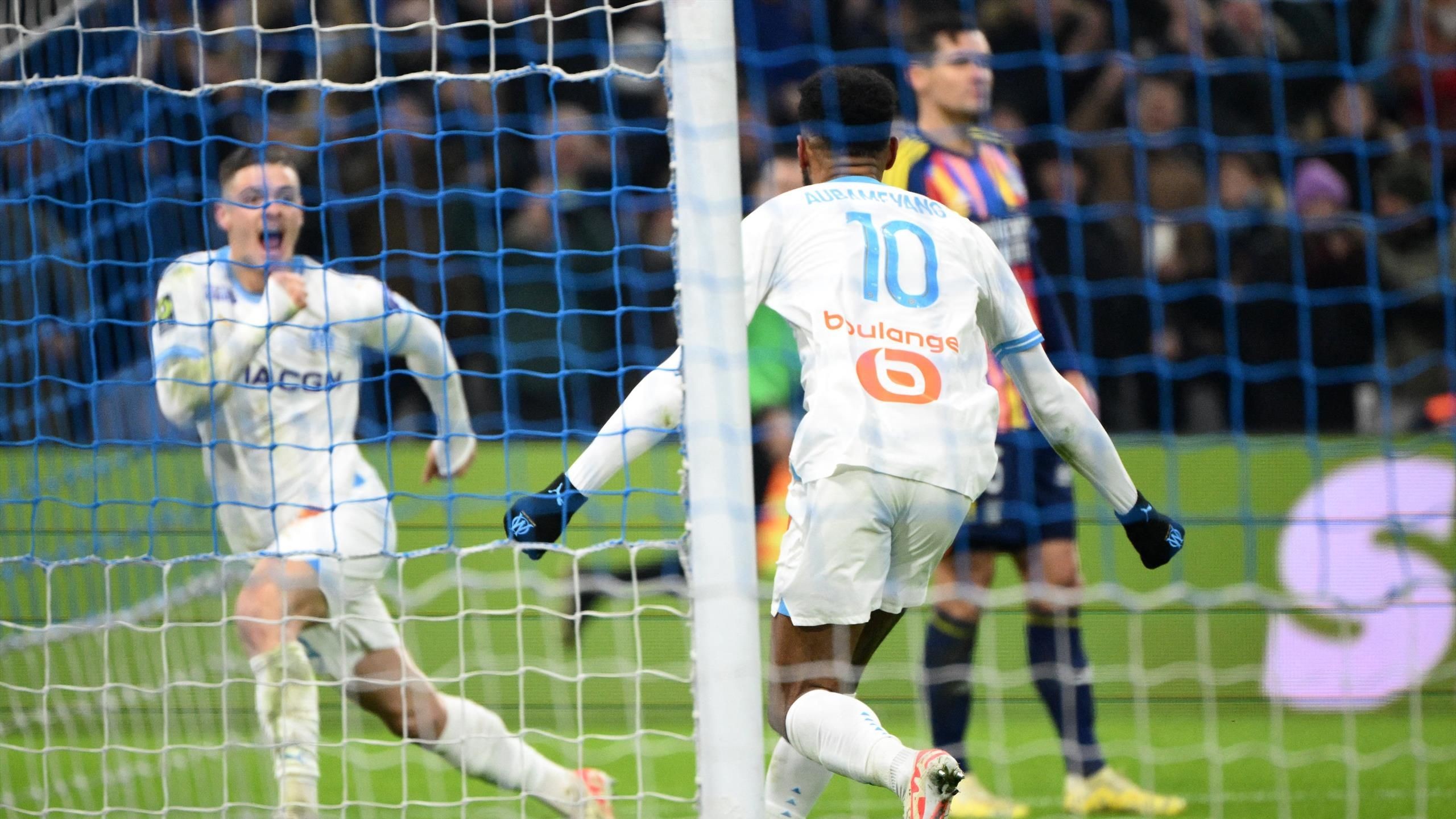 Aubameyang thăng hoa tột đỉnh, góp 3/3 bàn giúp đội nhà thắng đậm - Bóng Đá