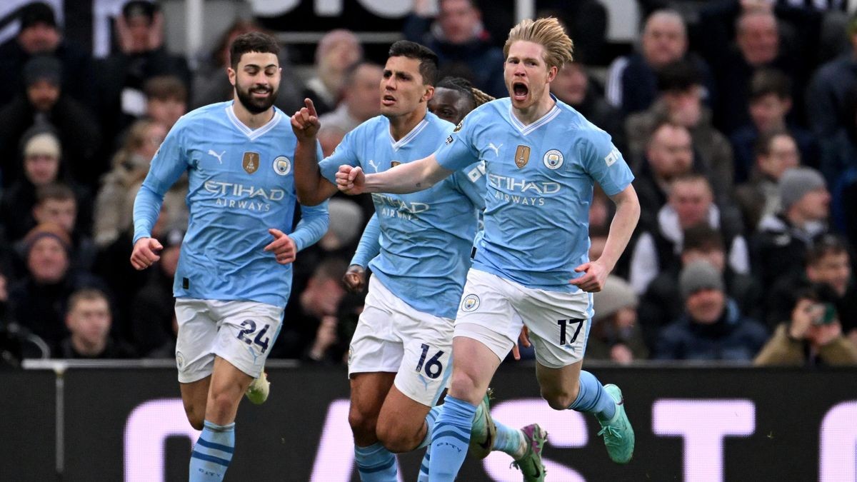 De Bruyne quá đáng sợ, bẽ mặt Antony - Bóng Đá
