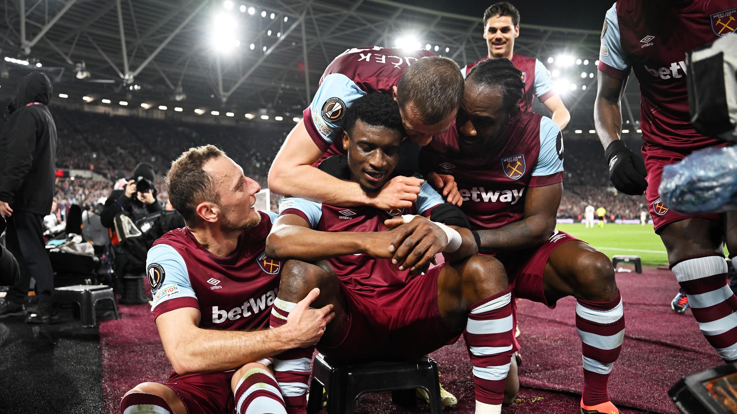 West Ham ngược dòng thắng hủy diệt; Brighton hạ Roma vẫn bị loại - Bóng Đá