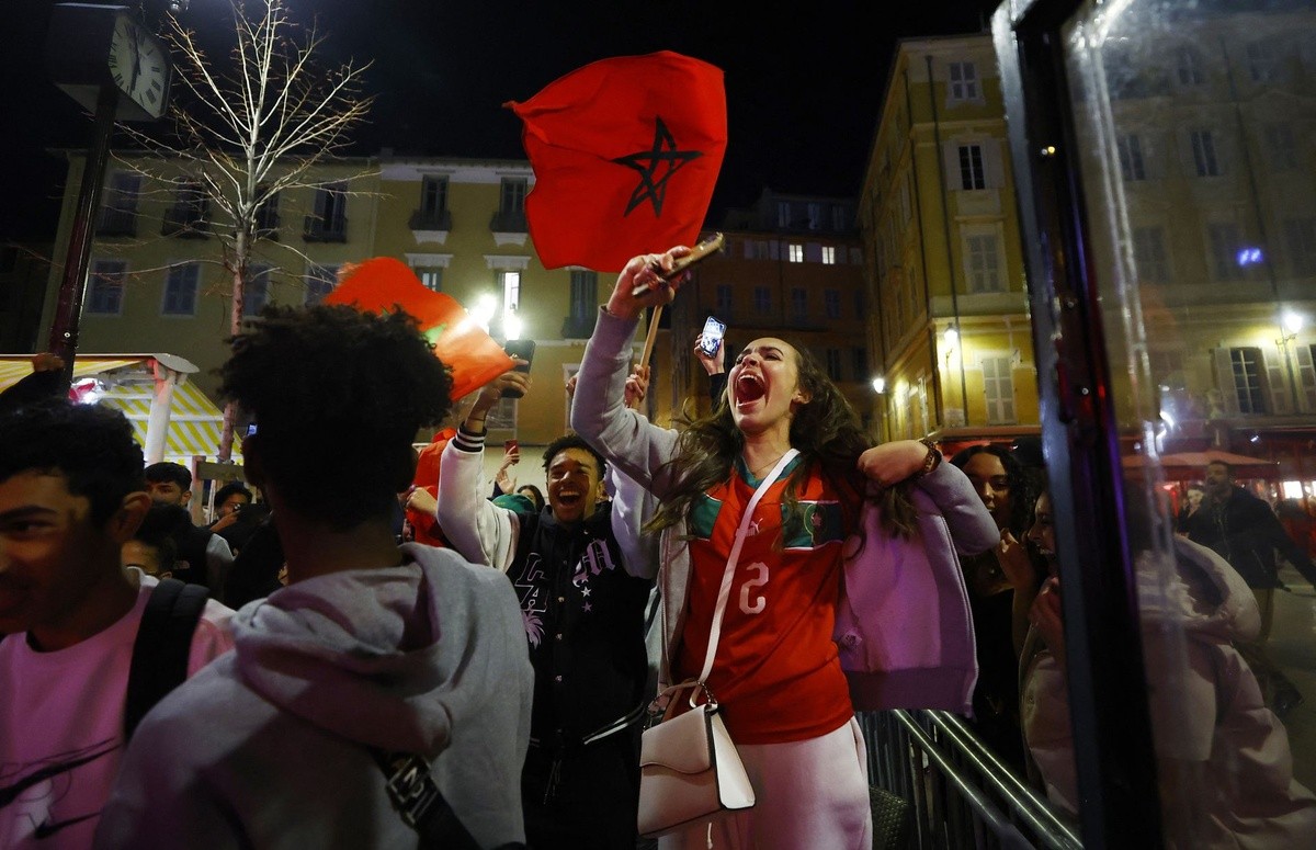 CĐV Morocco đổ ra đường khi đội nhà làm nên lịch sử - Bóng Đá