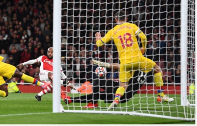 Lacazette hóa người hùng, Arsenal thoát cửa tử trong gang tấc - Bóng Đá