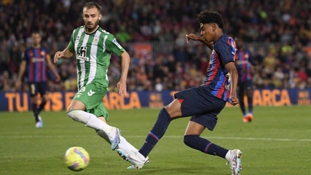 Lamine Yamal becomes Barca's youngest ever La Liga player - Bóng Đá